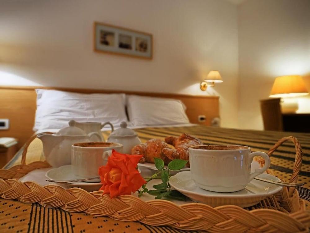 Hotel La Luna Іскія Екстер'єр фото